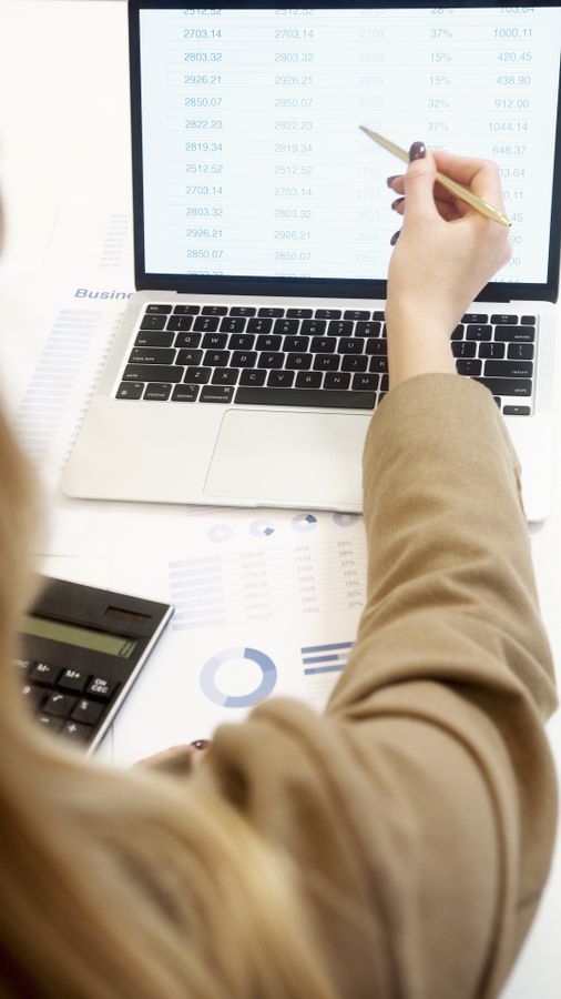 Analyse d’indicateurs et de données sur un ordinateur